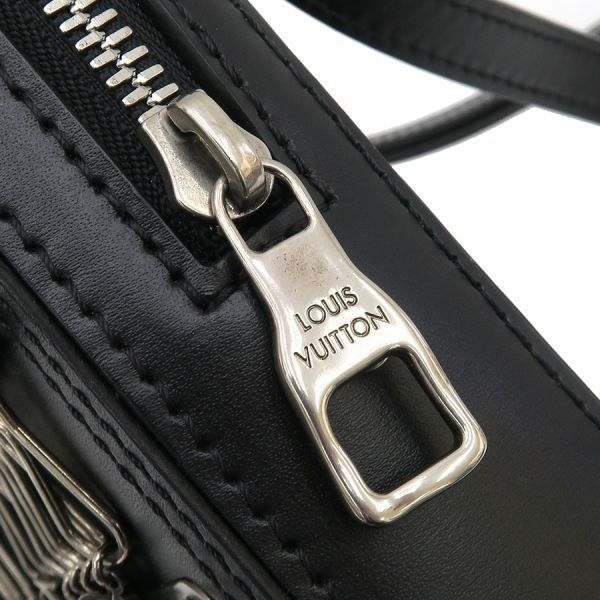 Louis Vuitton Danube Messenger Crossbody — view 5