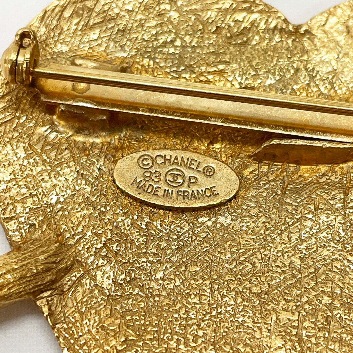 Chanel Brooch Vintage CC Logo Motif Gold — view 5