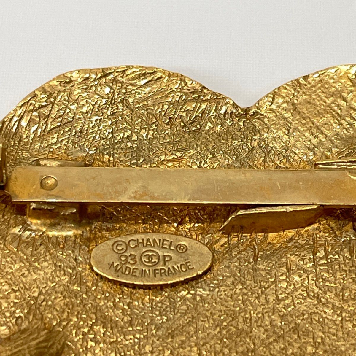 Chanel Brooch Vintage CC Logo Motif Gold — view 9