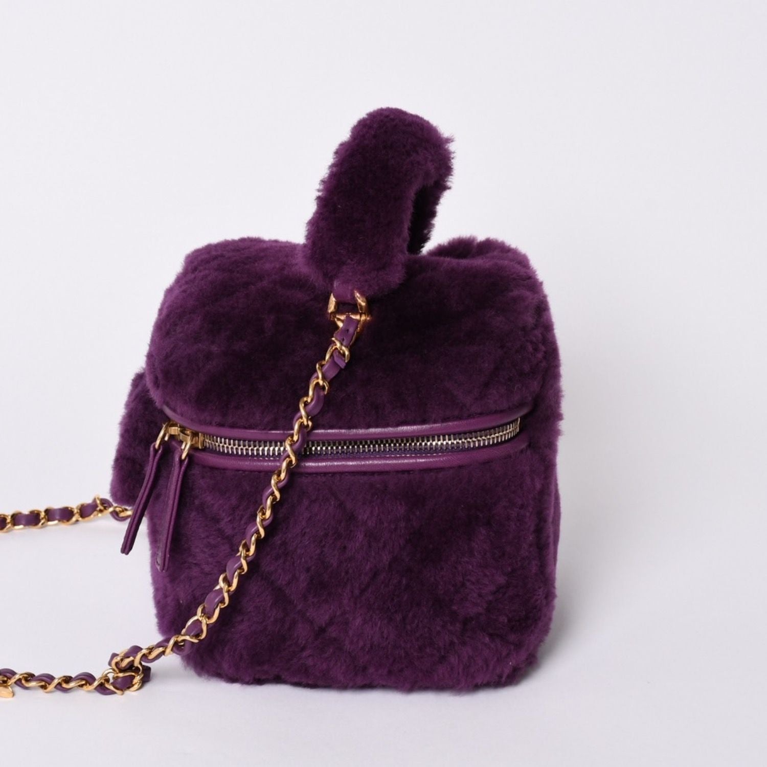Chanel CC Logo Vanity 2-Way Shoulder Bag Shearling Purple Gold — view 5
