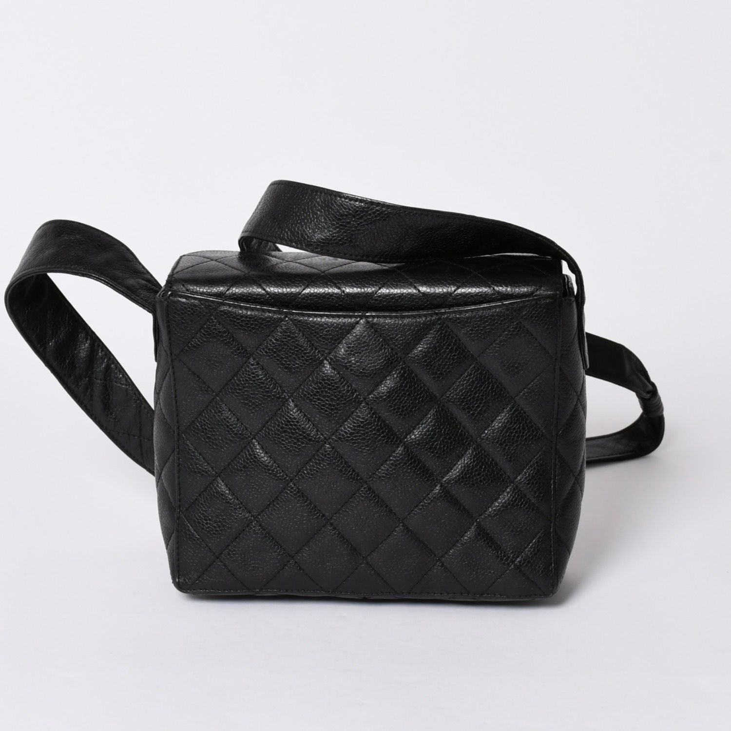 Chanel Shoulder Bag CC Logo Caviar Leather Black Quilted Gold — view 2