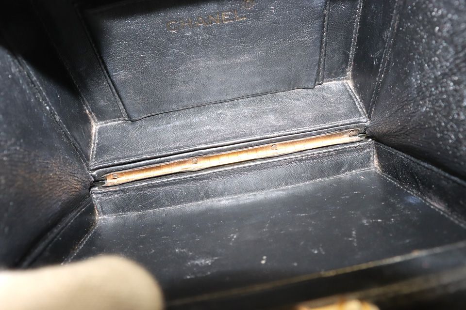 Chanel Stitch GD Leather Shoulder Bag — view 7