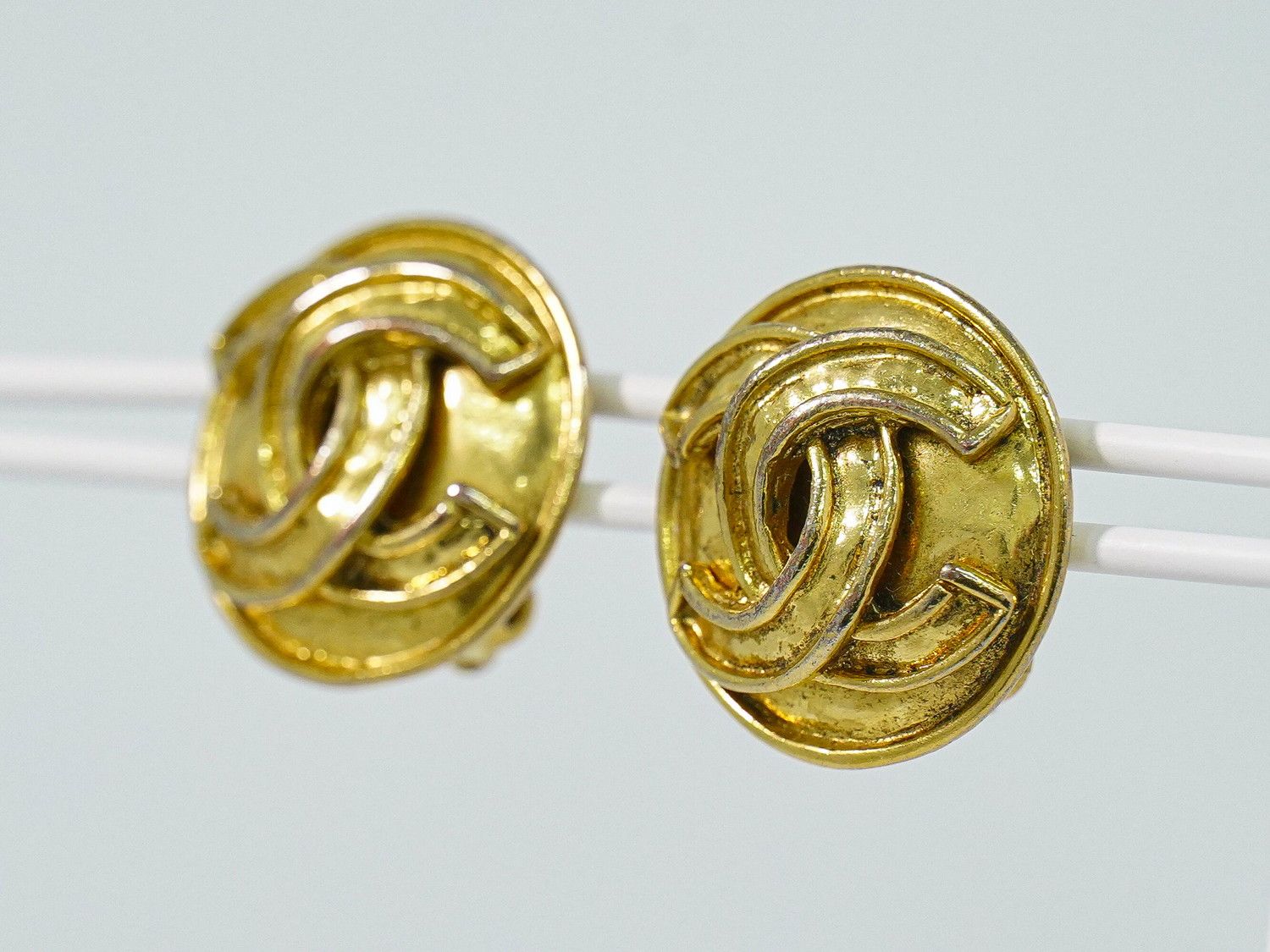 Chanel CC Logo Earrings Gold Plated — view 7