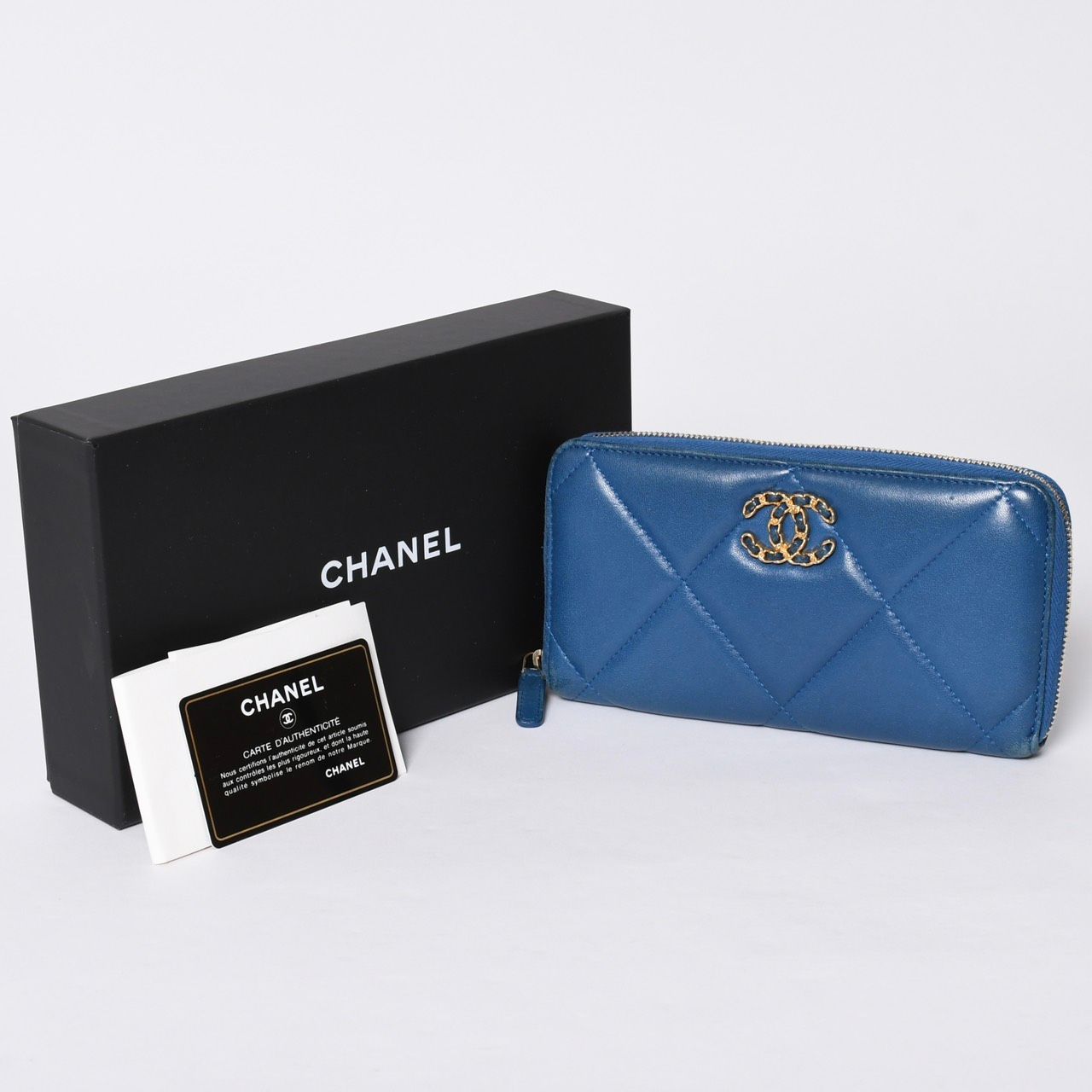 Chanel CC Logo Round Wallet Quilted Blue Leather Gold