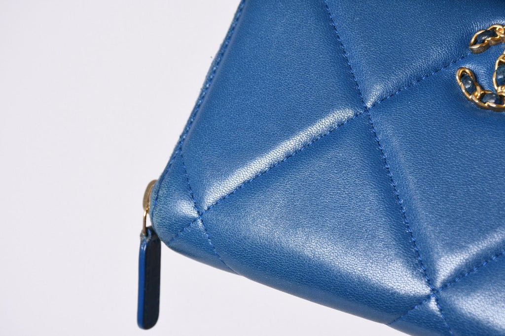 Chanel CC Logo Round Wallet Quilted Blue Leather Gold — view 8