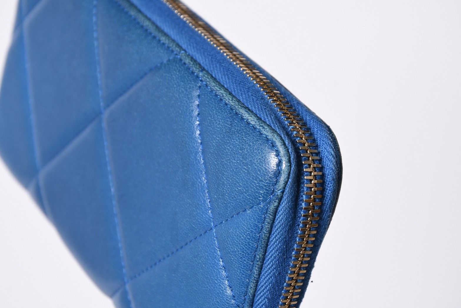 Chanel CC Logo Round Wallet Quilted Blue Leather Gold — view 5