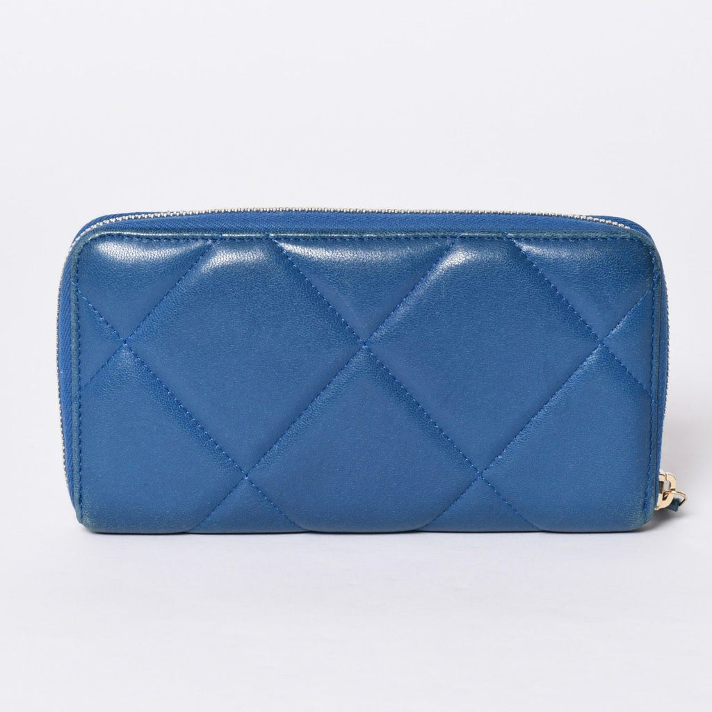 Chanel CC Logo Round Wallet Quilted Blue Leather Gold — view 3