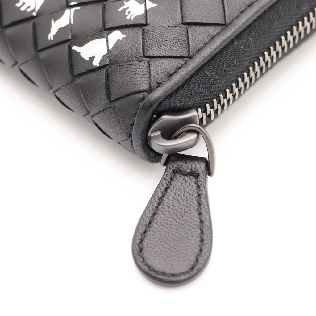 Bottega Veneta Intrecciato Dog Pattern Round Zip Leather Wallet Black — view 5