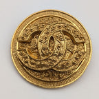 Chanel Brooch CC Logo Medal Gold Vintage — view 2