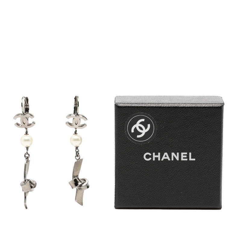 Chanel CC Logo Ribbon Earrings 05 Silver Metal Pearl — view 4