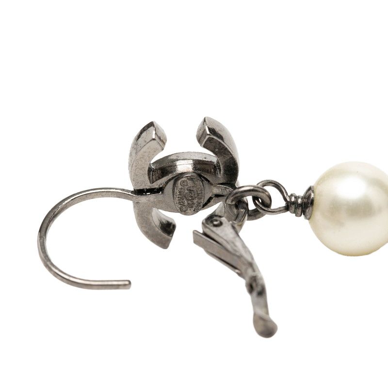 Chanel CC Logo Ribbon Earrings 05 Silver Metal Pearl — view 3