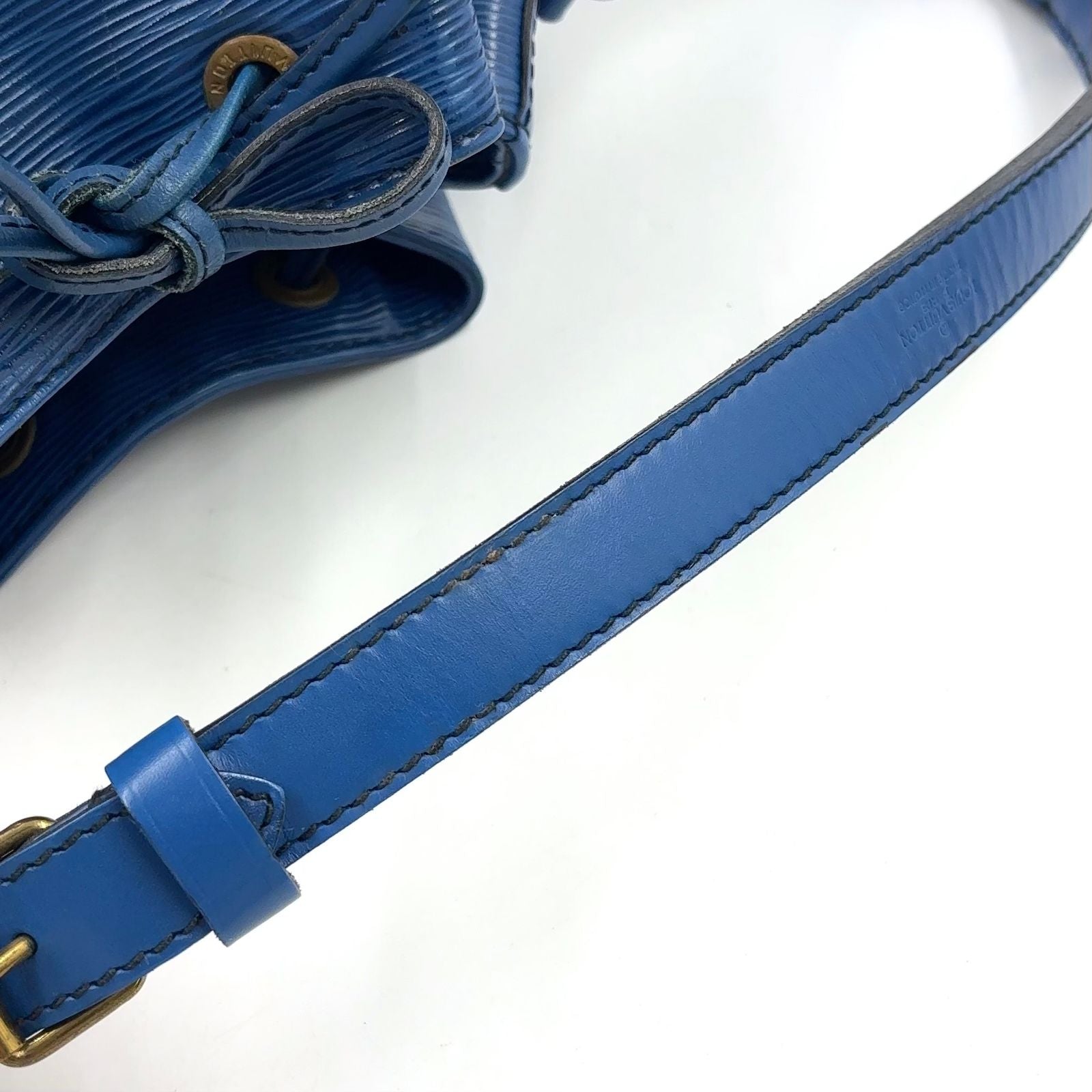 Louis Vuitton Petit Noe Epi Toledo Blue Leather Shoulder Bag Gold — view 9