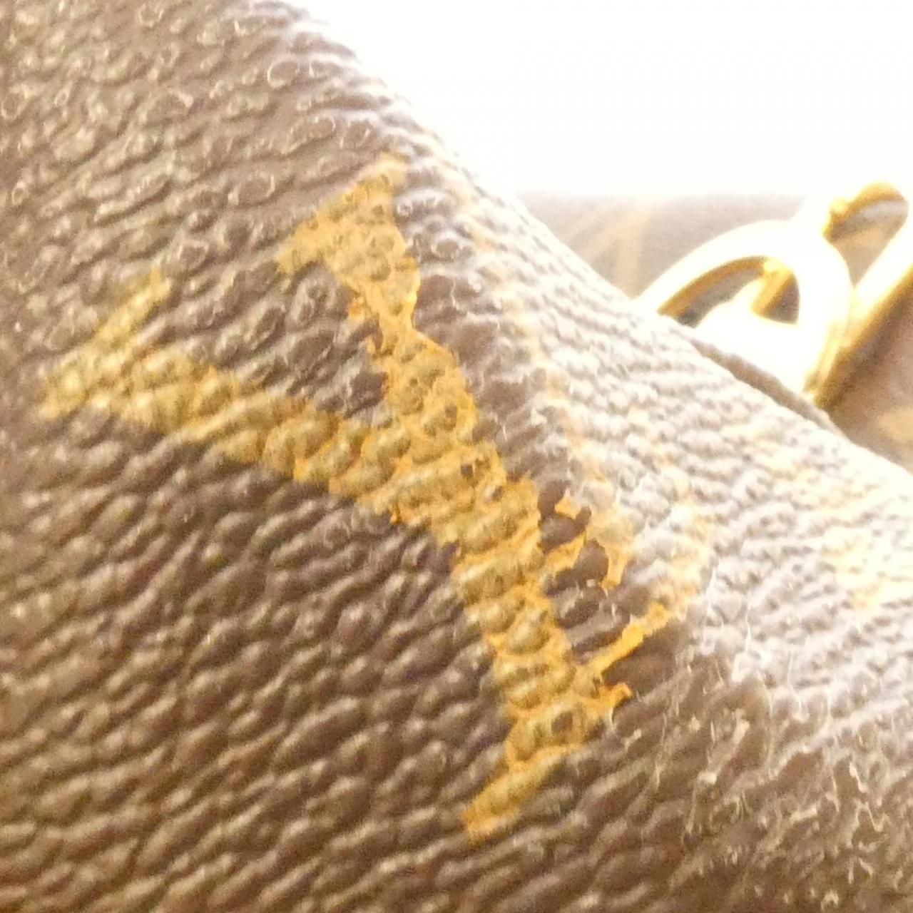 Louis Vuitton Monogram Artsy MM Shoulder Bag — view 4