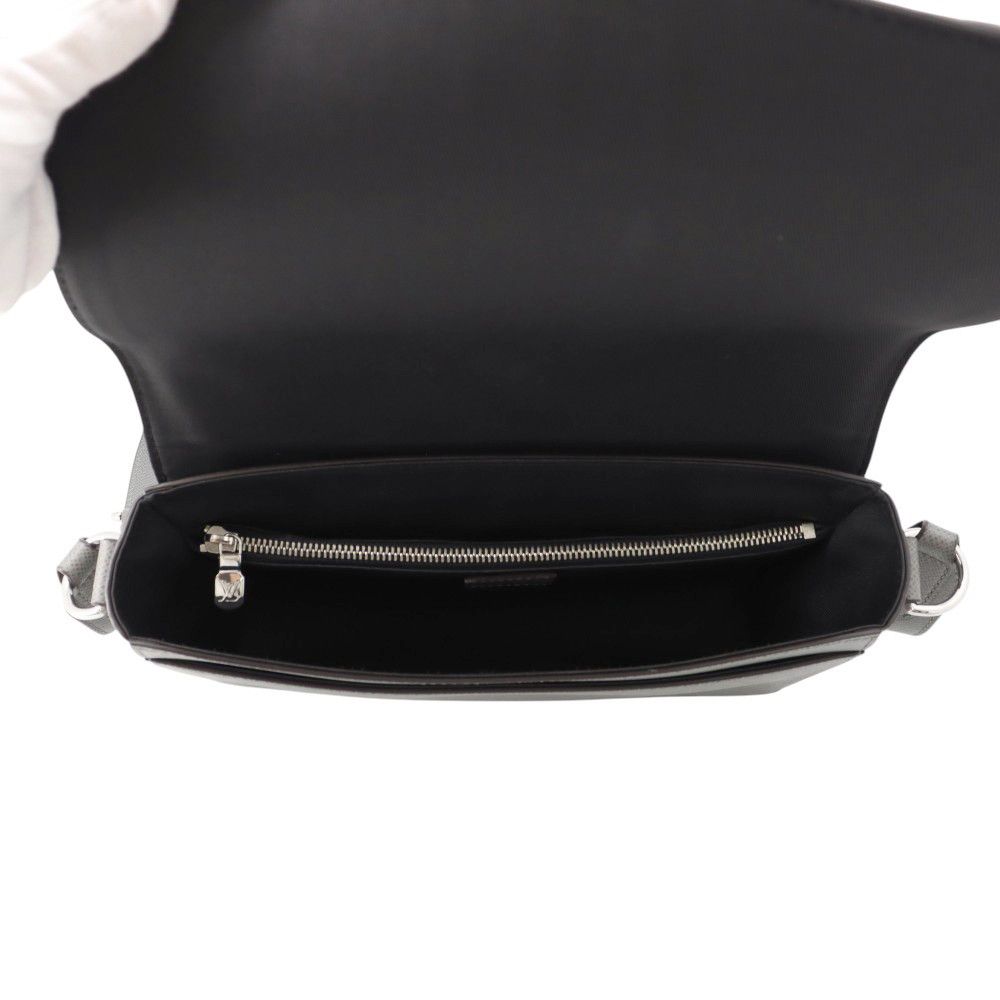 Louis Vuitton Shoulder Bag New Flap Messenger Taiga — view 5