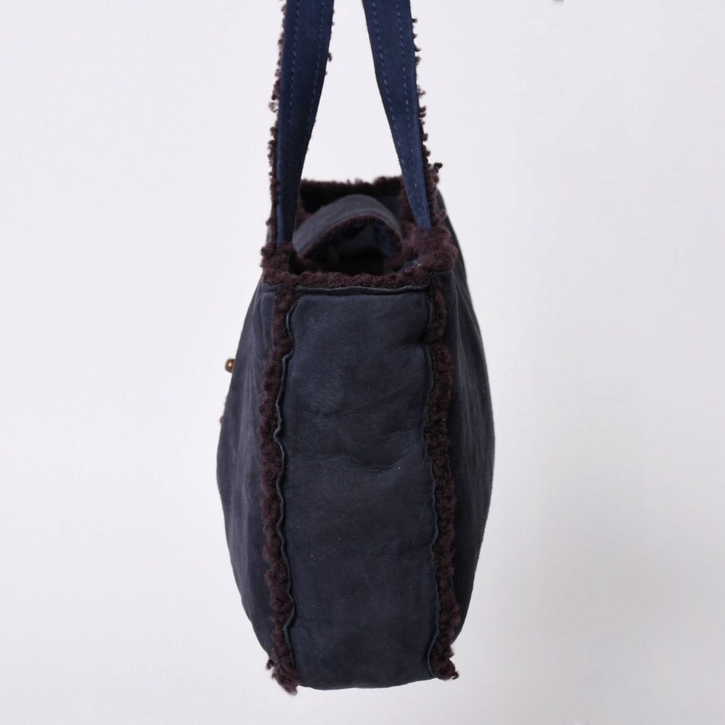 Chanel Shearling Bag CC Logo Nubuck Antique Gold — view 4