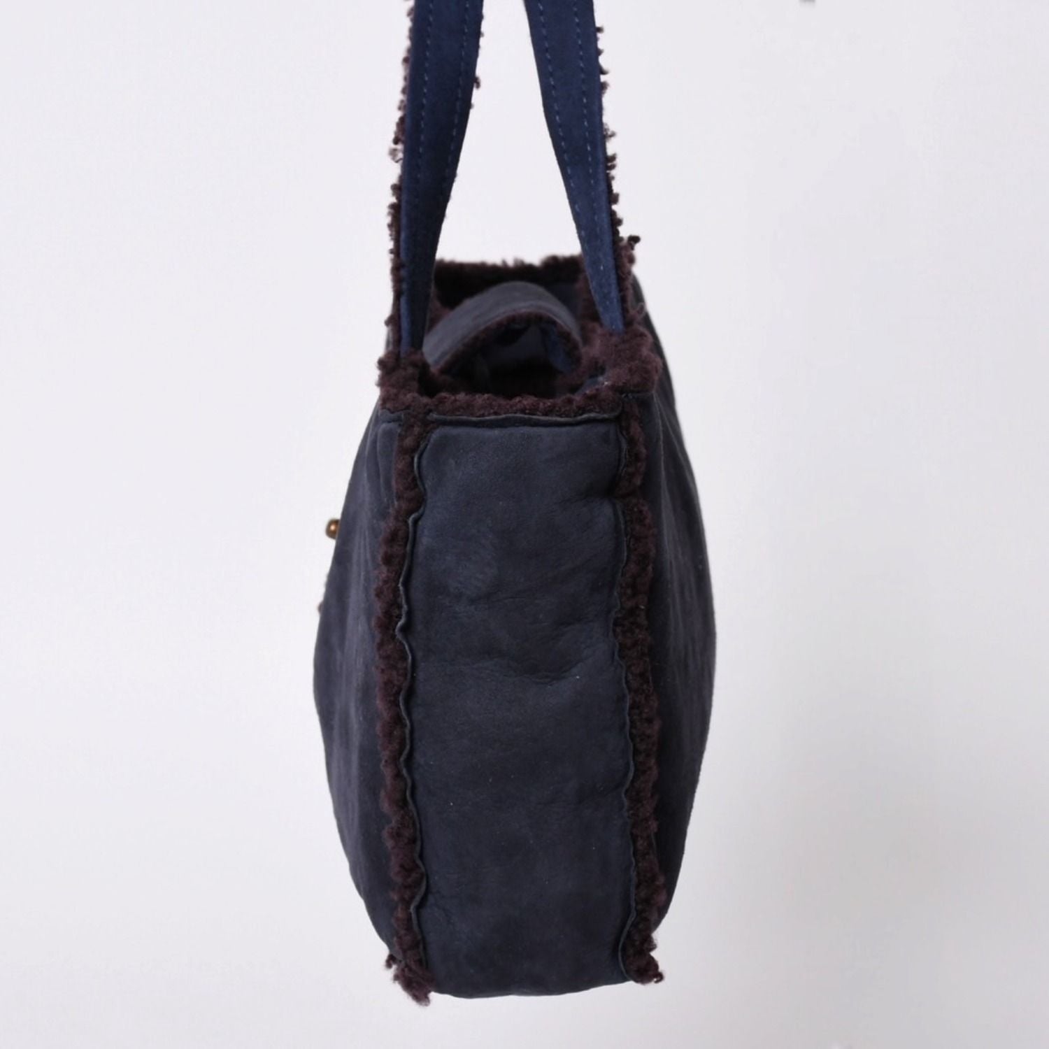 Chanel Shearling Bag CC Logo Nubuck Antique Gold — view 4