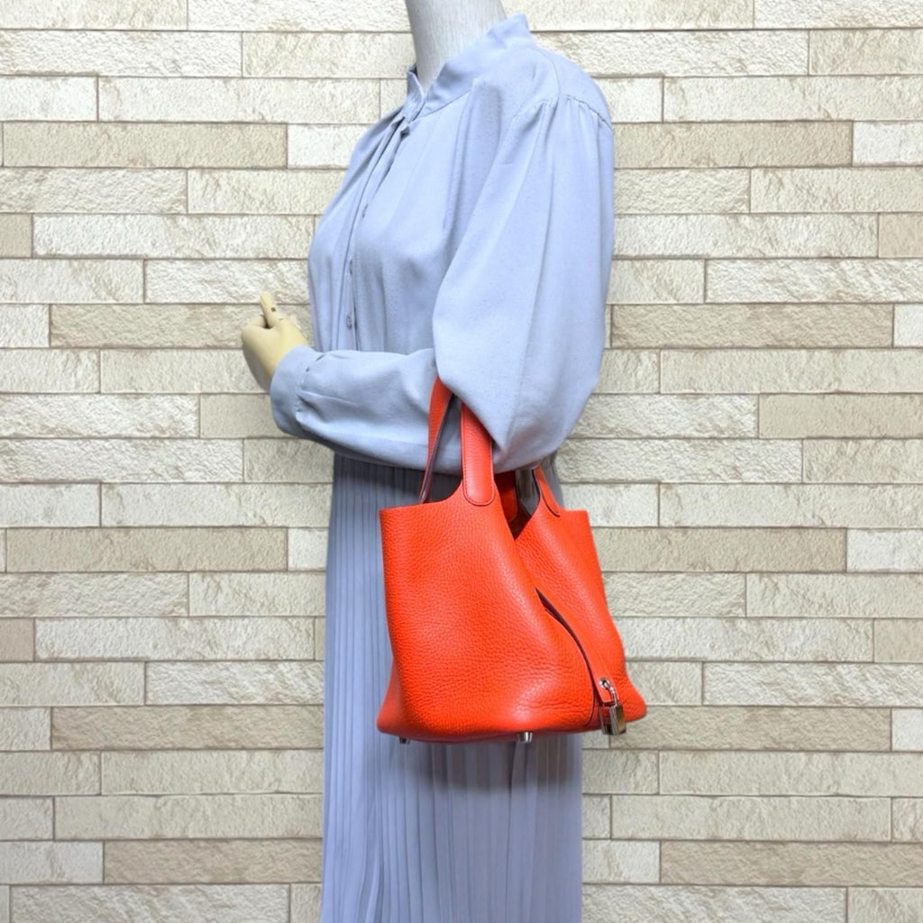 Hermes Picotin Lock PM Handbag Taurillon Clemence Orange — view 2