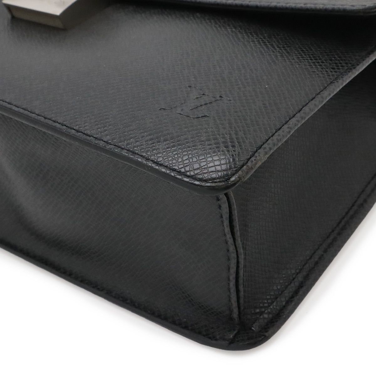 Louis Vuitton Taiga Selenga Clutch Leather Ardoise Black — view 3
