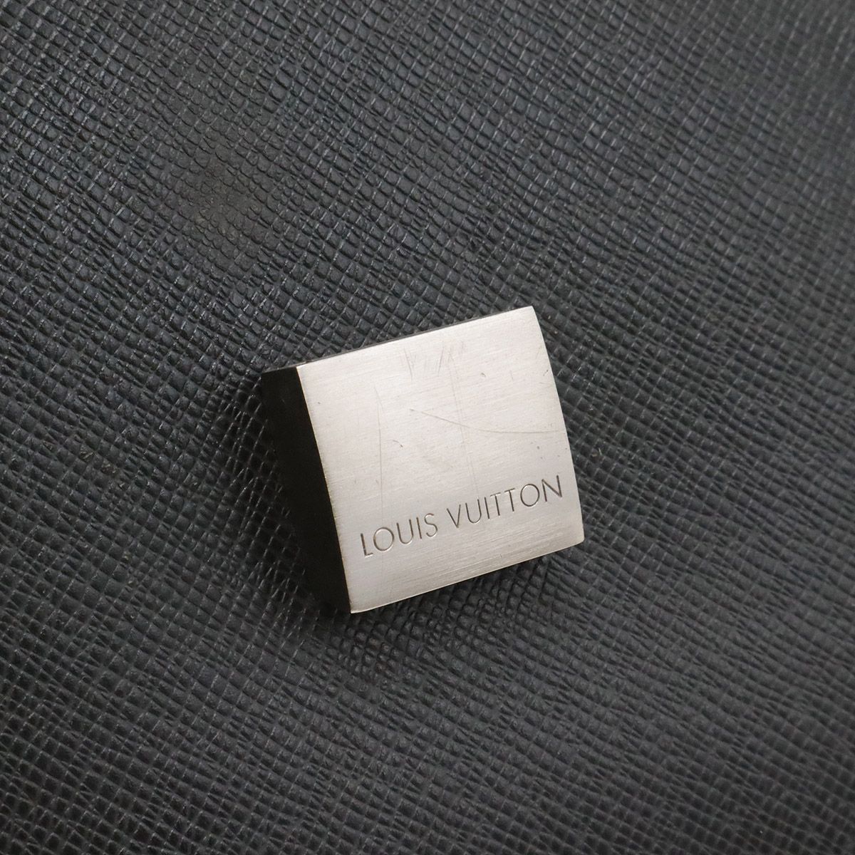 Louis Vuitton Taiga Selenga Clutch Leather Ardoise Black — view 5