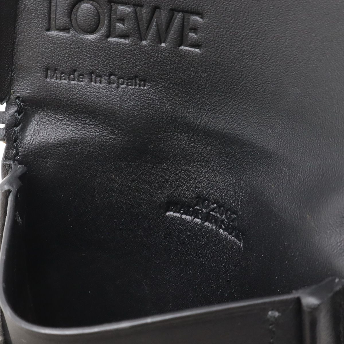 Loewe Anagram Heel Pouch Mini Shoulder Bag Pochette Calf Leather Black 109.54.15 — view 6