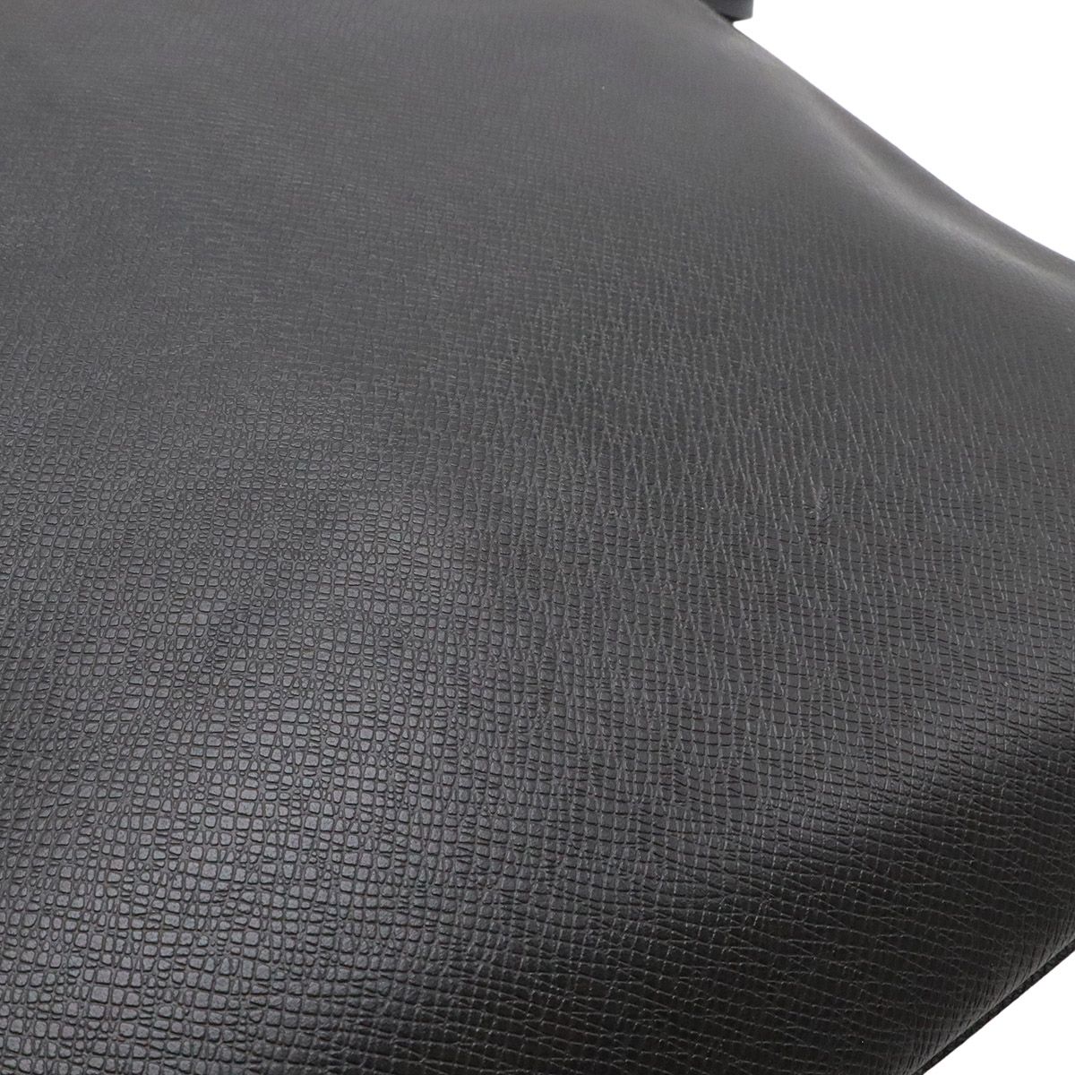 Louis Vuitton Taiga Sasha Shoulder Bag Crossbody Depth Leather Ardoise Black — view 4