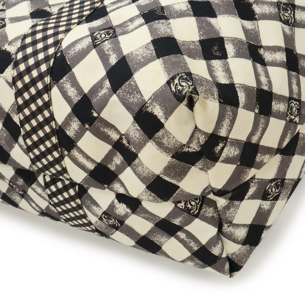 Chanel CC Logo Gingham Check Tote Big Canvas Black White Cruise Collection — view 3