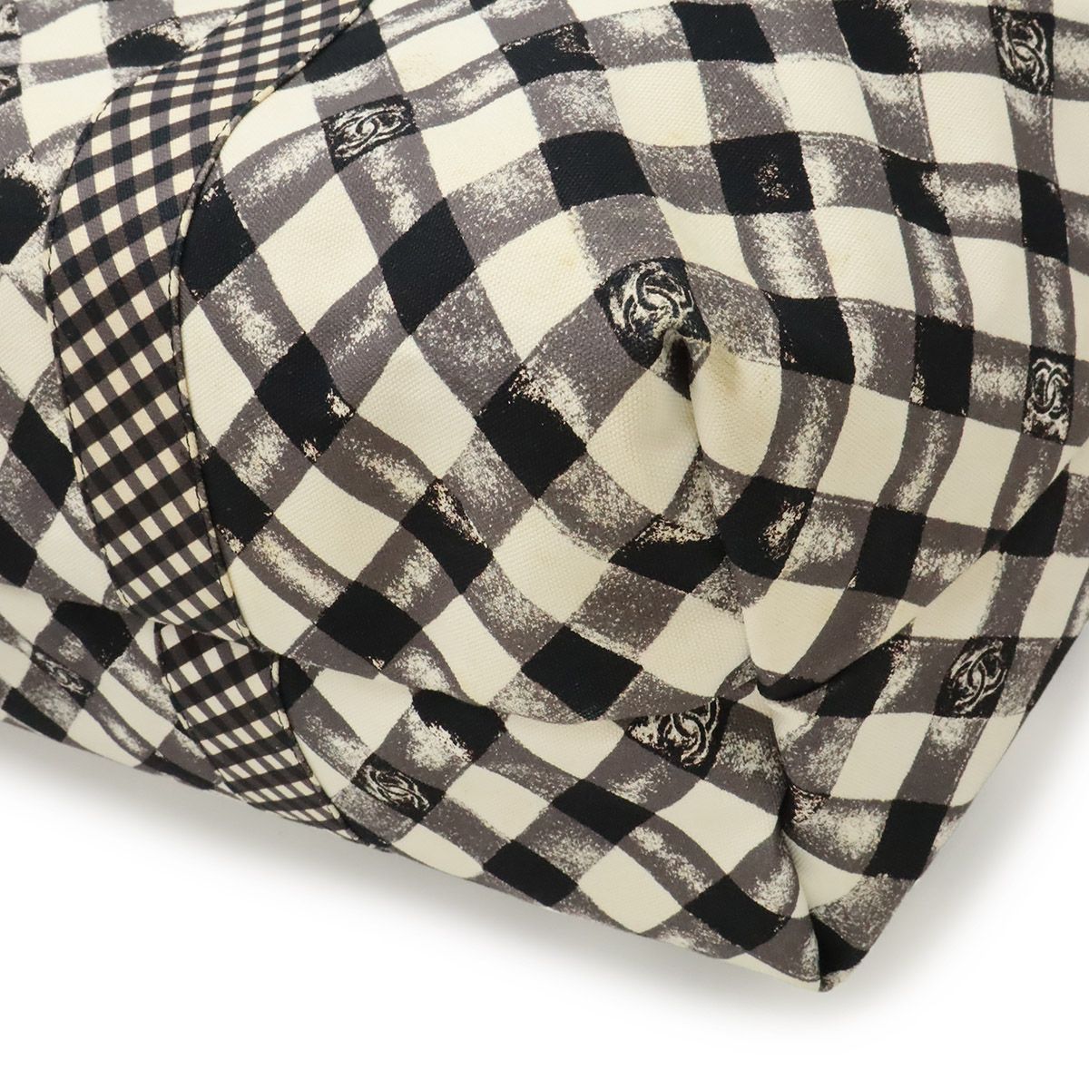 Chanel CC Logo Gingham Check Tote Big Canvas Black White Cruise Collection — view 3