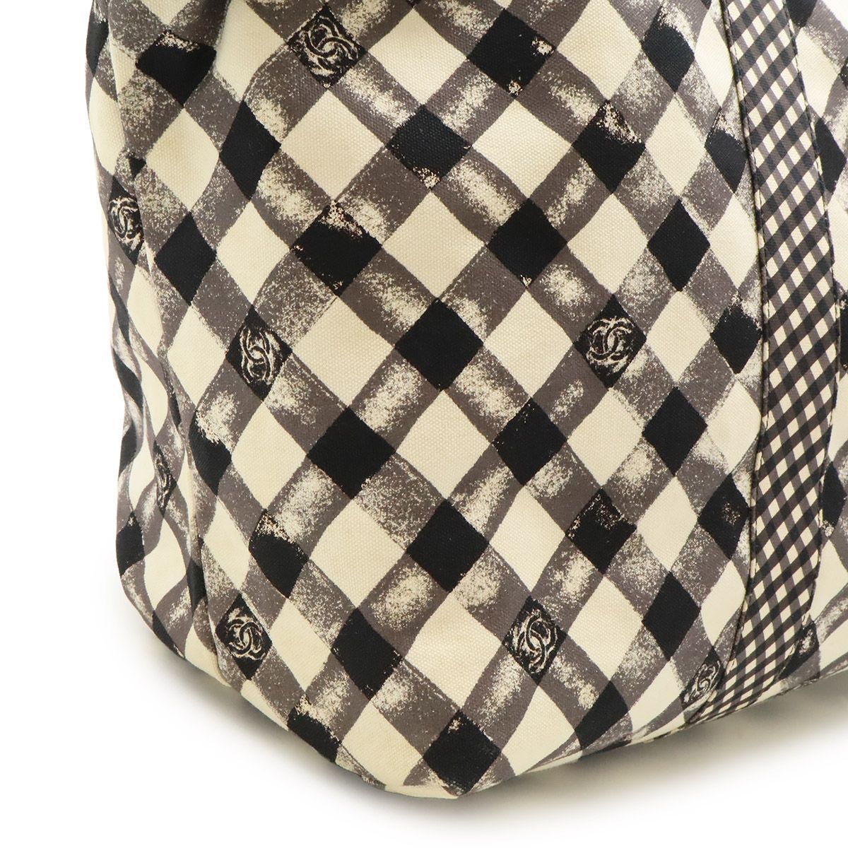 Chanel CC Logo Gingham Check Tote Big Canvas Black White Cruise Collection — view 8