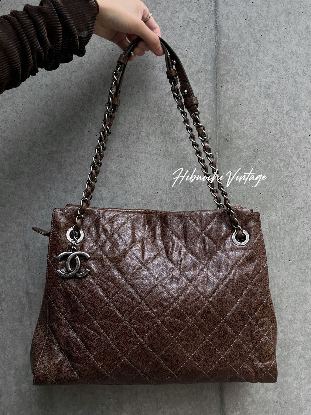 Chanel CC Logo Quilted Chain Shoulder Bag Crossbody Brown Caviar Leather Vintage — view 4