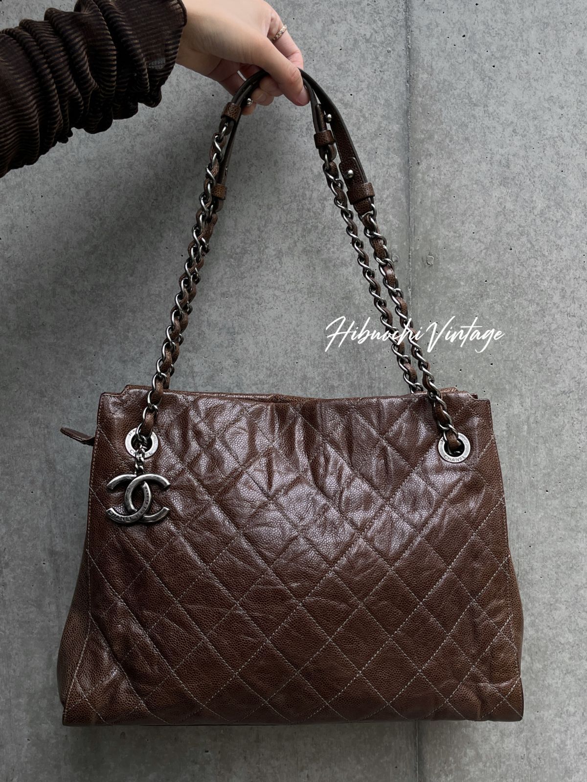 Chanel CC Logo Quilted Chain Shoulder Bag Crossbody Brown Caviar Leather Vintage — view 4
