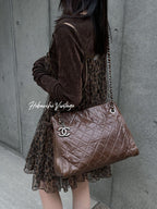 Chanel CC Logo Quilted Chain Shoulder Bag Crossbody Brown Caviar Leather Vintage — view 2