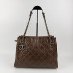 Chanel CC Logo Quilted Chain Shoulder Bag Crossbody Brown Caviar Leather Vintage — view 5