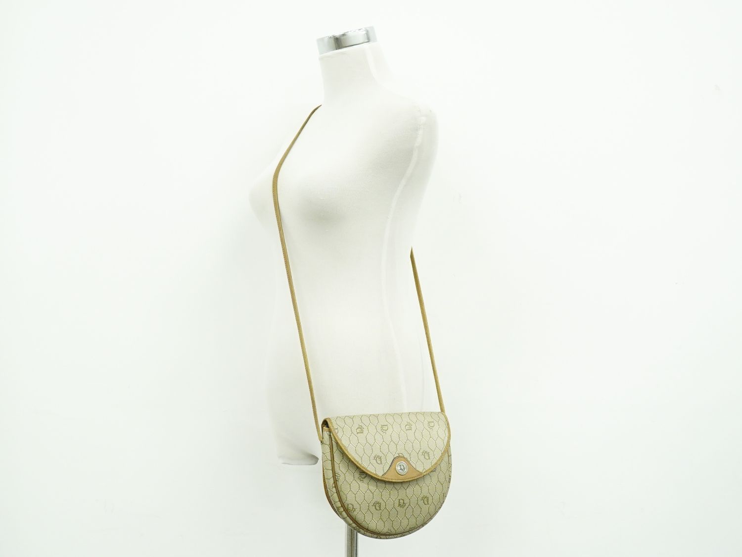 Dior Honeycomb Pattern Shoulder Bag Pochette Beige — view 6