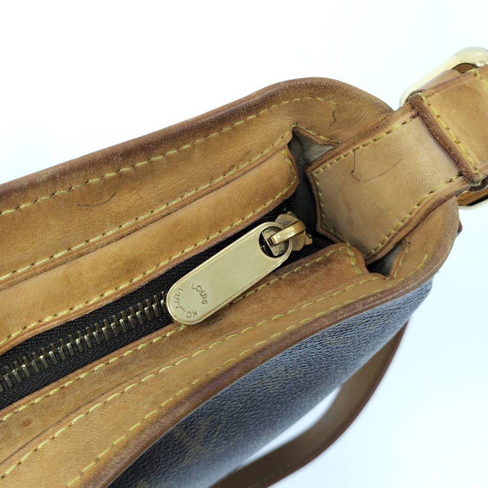 Louis Vuitton Hudson GM Handbag — view 6