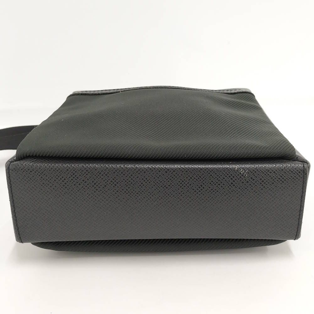 Louis Vuitton Shoulder Bag Sayan Taiga Ardoise — view 4