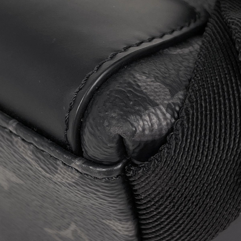 Louis Vuitton Messenger Voyage PM Shoulder Bag Monogram Eclipse Noir — view 3