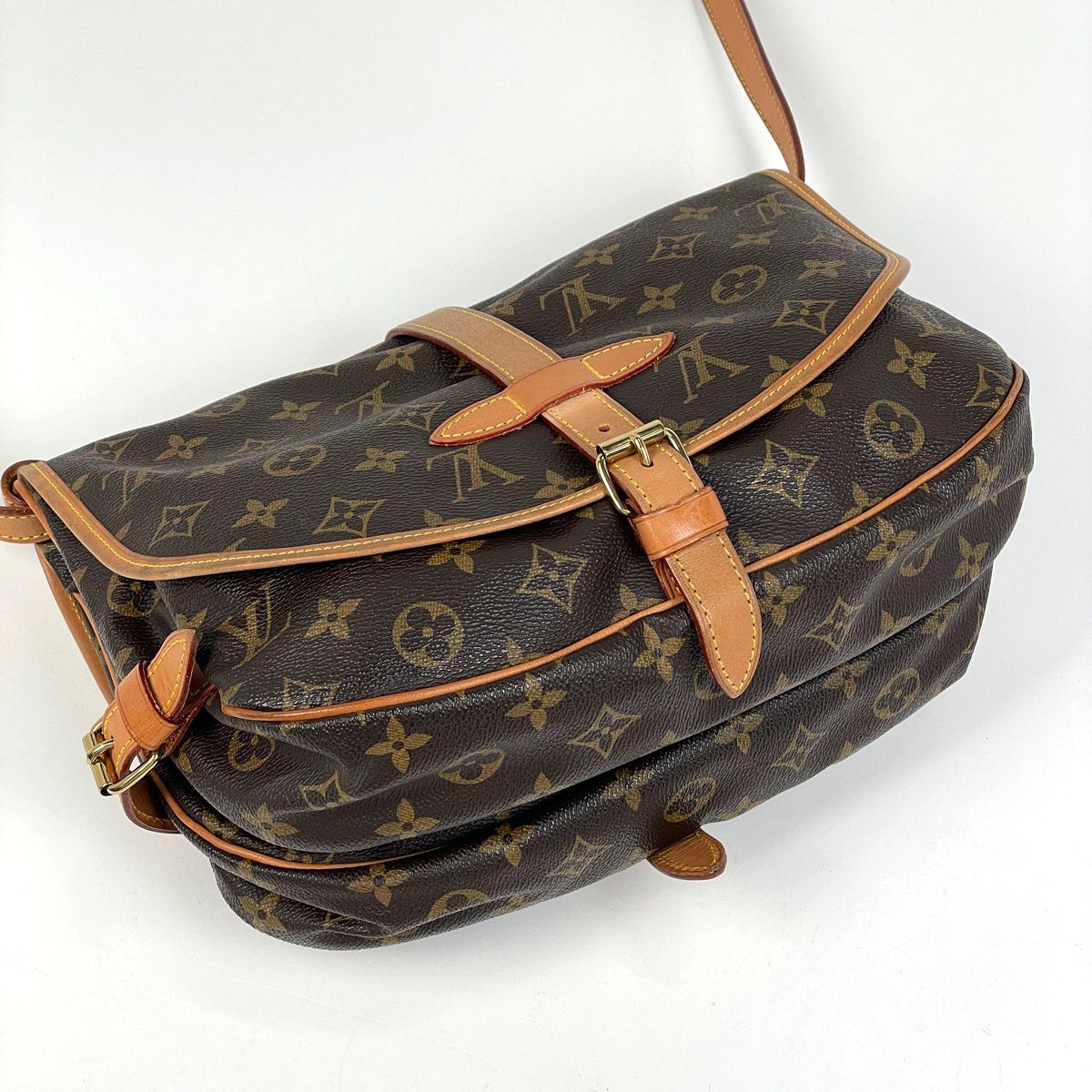 Louis Vuitton Saumur 30 Crossbody Shoulder Bag Monogram Brown — view 2