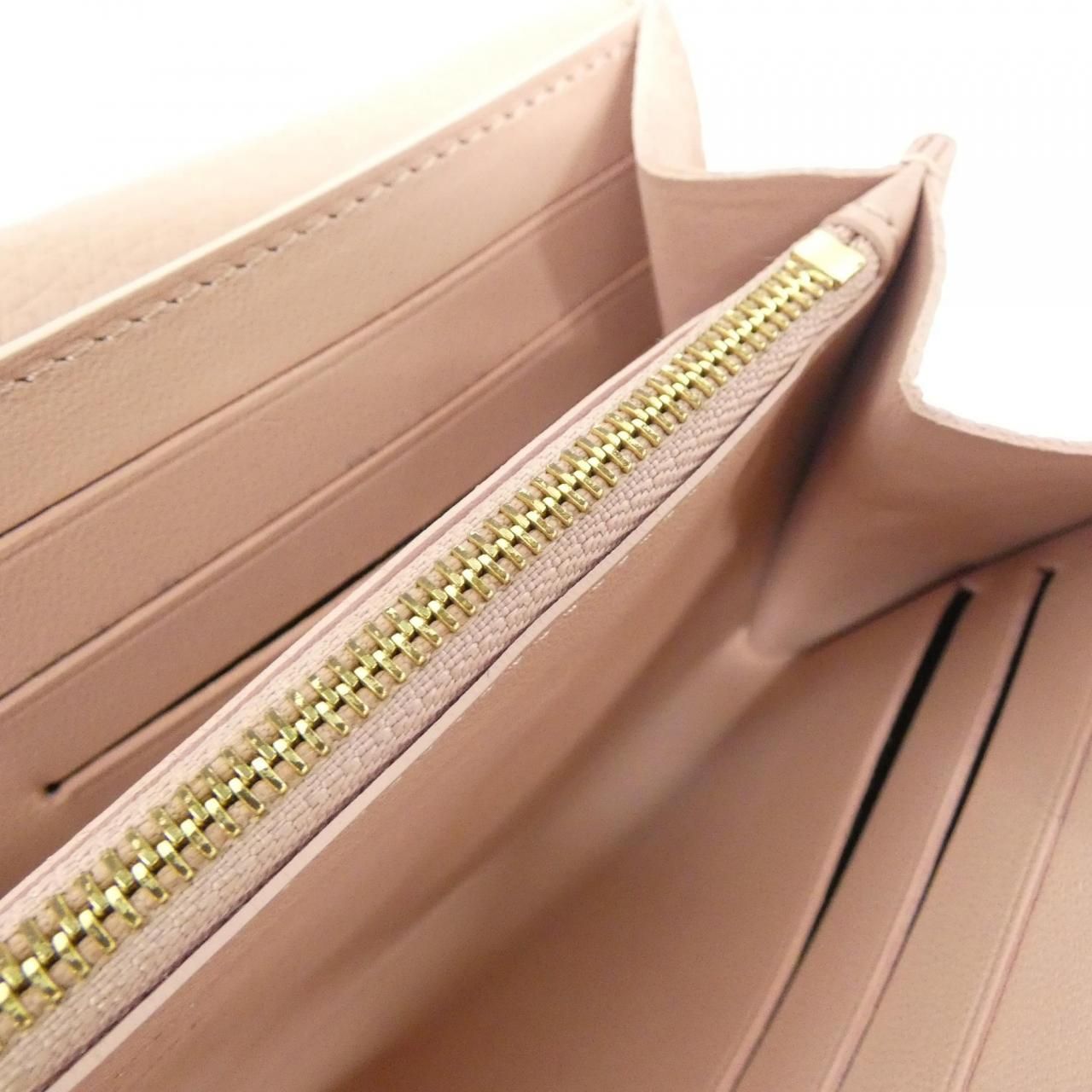 Louis Vuitton Portefeuille Capucines Wallet — view 9