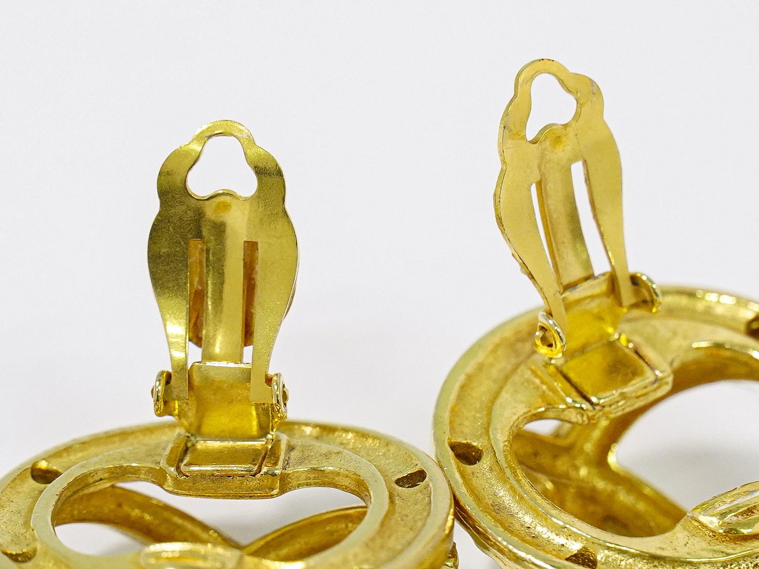 Chanel CC Logo Earrings Gold Plated — view 3