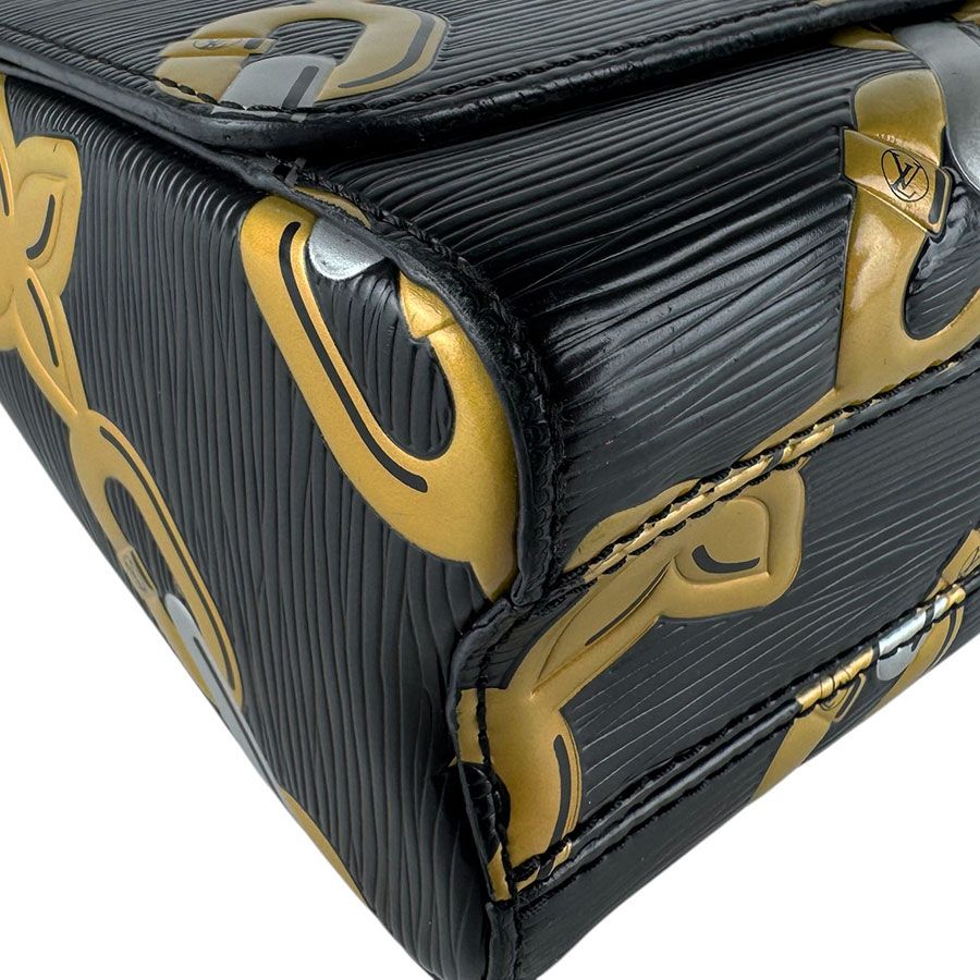 Louis Vuitton Shoulder Bag MM — view 8