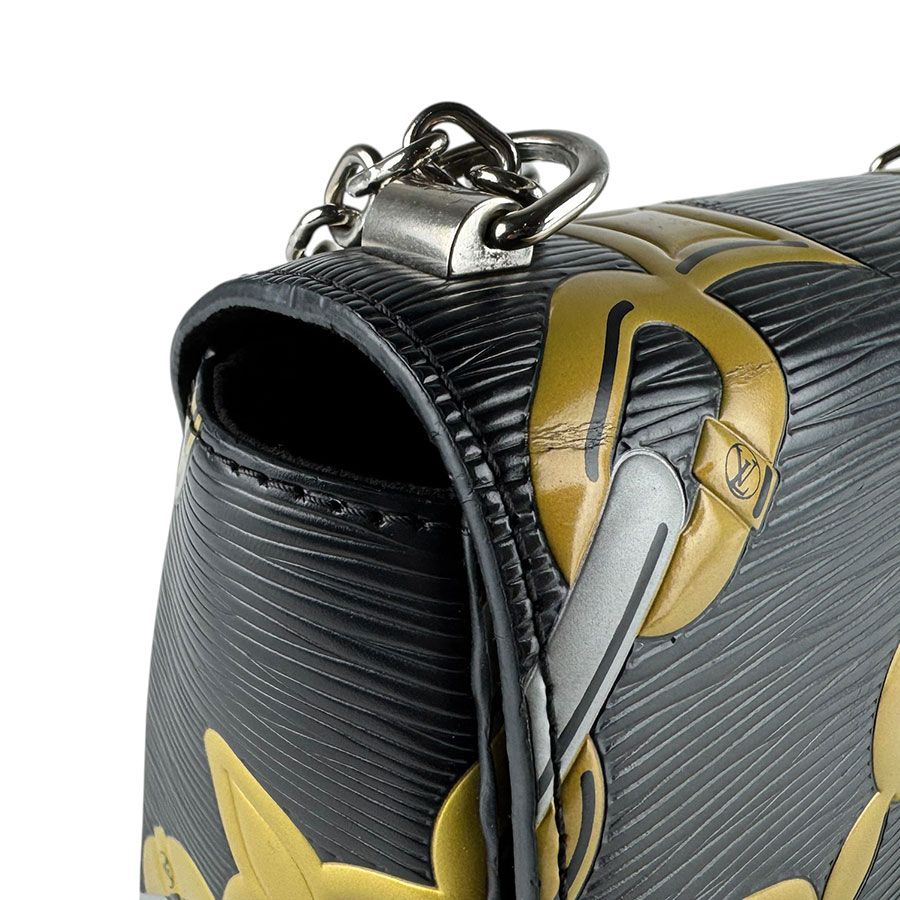 Louis Vuitton Shoulder Bag MM — view 6