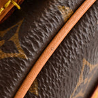 Louis Vuitton Shoulder Bag MM — view 8