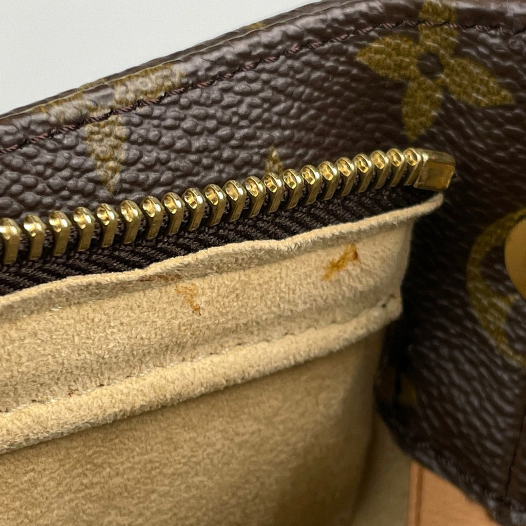 Louis Vuitton GM Shoulder Bag Monogram Brown — view 7
