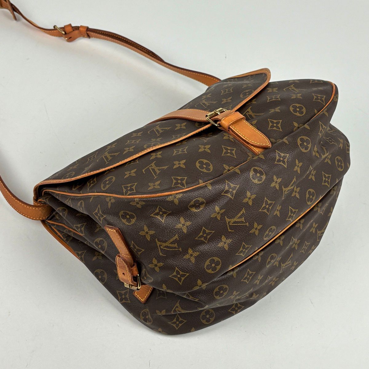 Louis Vuitton Saumur 35 Crossbody Shoulder Bag Monogram Brown — view 2