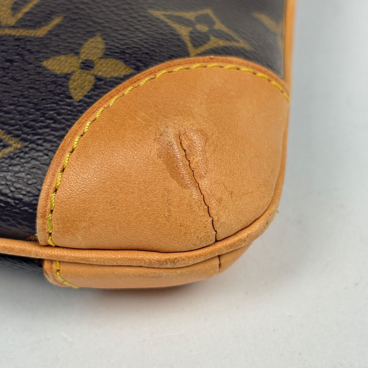 Louis Vuitton GM Shoulder Bag Monogram Brown — view 4