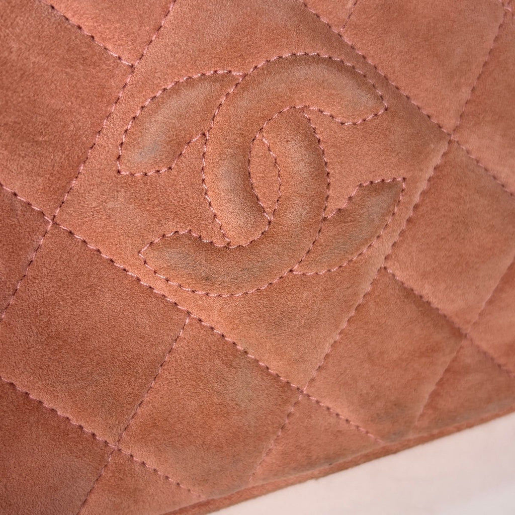Chanel CC Logo Che Shoulder Bag Quilted Suede Pink — view 4