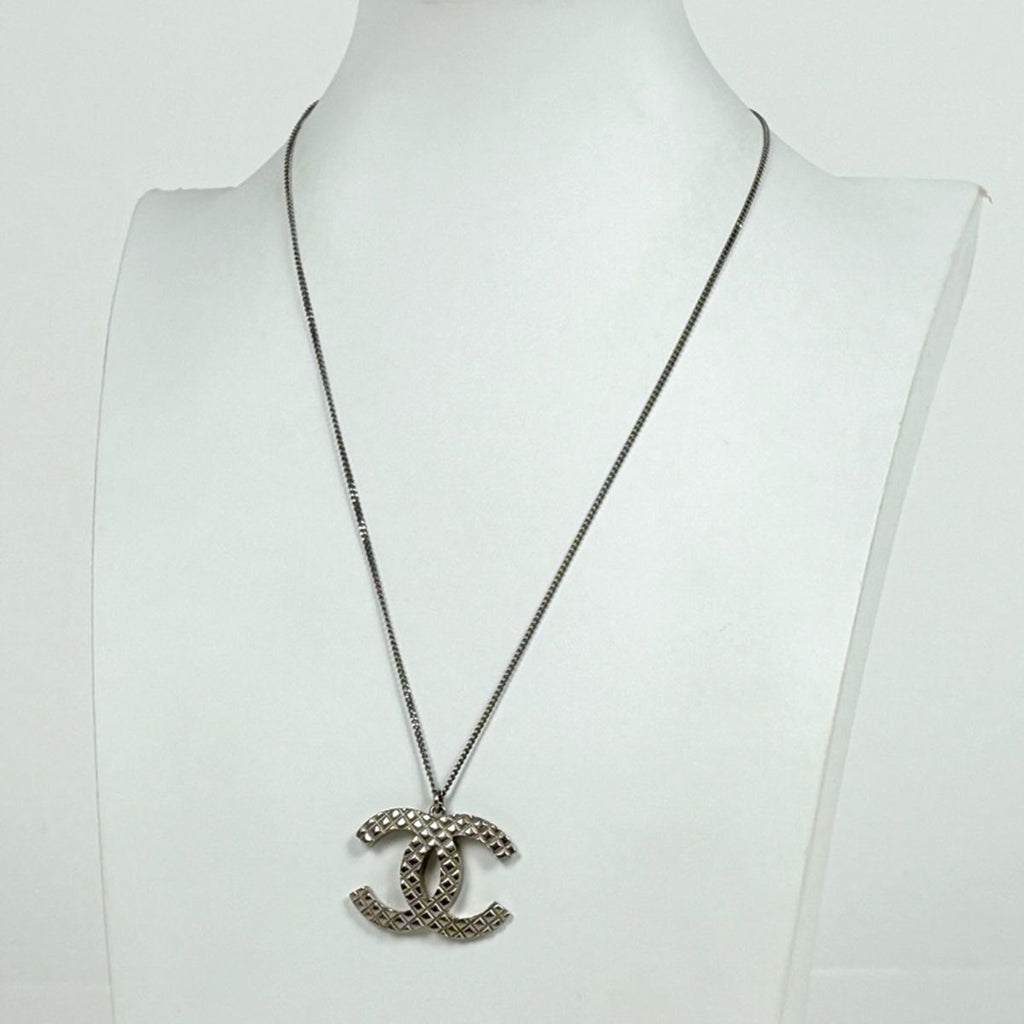 Chanel CC Logo Necklace Quilted Silver Plating — view 5