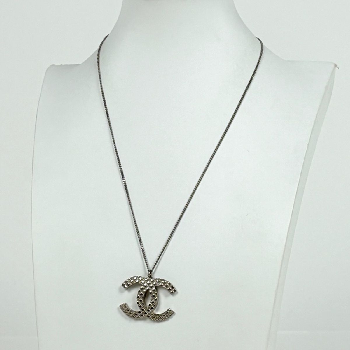 Chanel CC Logo Necklace Quilted Silver Plating — view 5