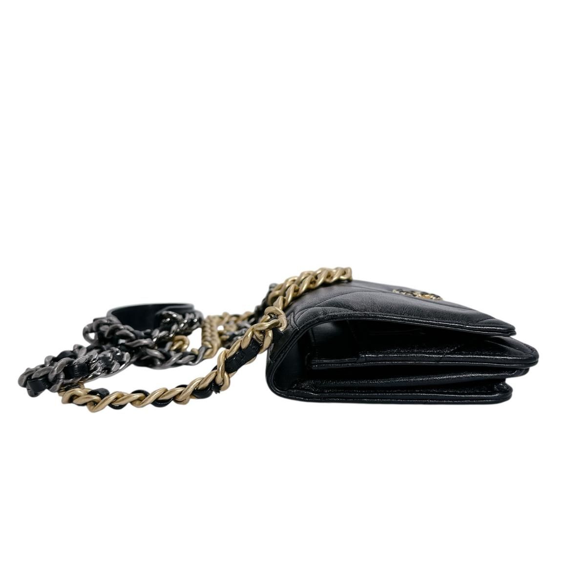 Chanel Lambskin Chain Wallet 19 Shoulder Bag Black — view 4