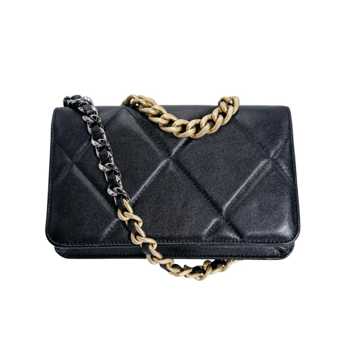 Chanel Lambskin Chain Wallet 19 Shoulder Bag Black — view 2